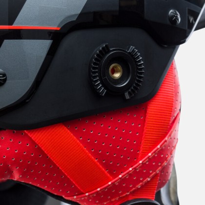 RKLH105_HERO_SLALOM_IMPACTS_BLACK__-WITH_CHINGUARD-_rgb72dpi_07-613x613-41d948a8-6013-4101-9464-be1db6debbeb